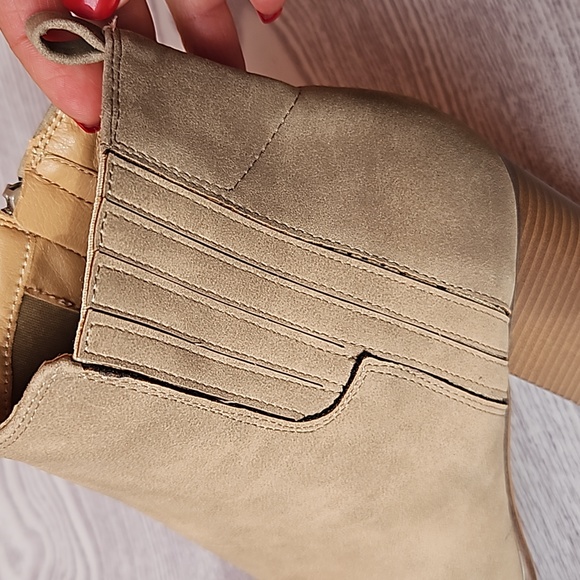 Ankle Tan Cowgirl Pointed Boots Faux Leather Size 8.5 - Picture 11 of 15